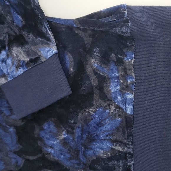Nanette Lepore Velvety Floral Top Extra Large - Picture 8 of 12